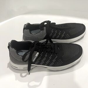 Sport XBC Men's Black & White Athletic Shoes Size 10
